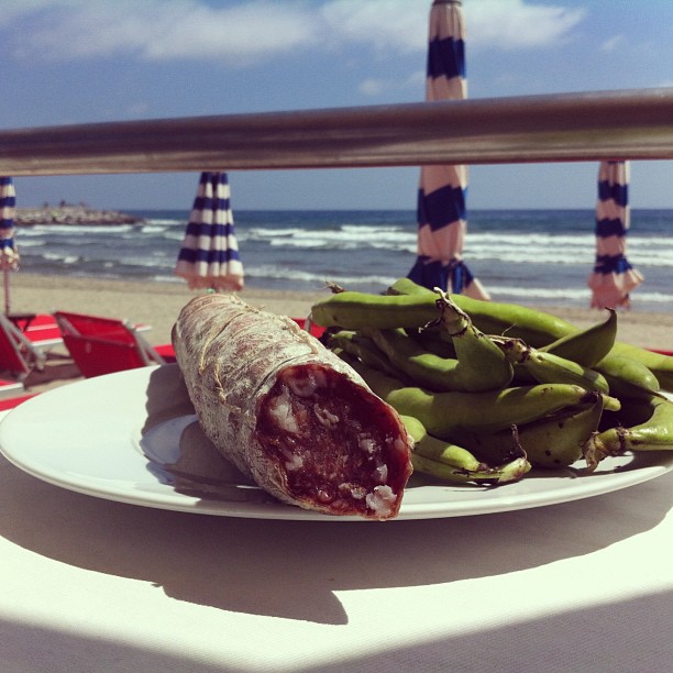 Fave e salame on the beach!!!