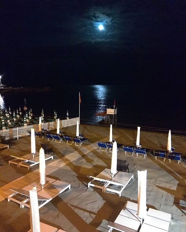 Moon beach.#beach #night #moon #andora #andorabeach #andorange #sea #photo #shadow #reflection #water #picture #darkness #light #vsco #summer #may #2018