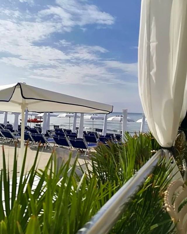 Sole, mare e Bagni Regina .Vi aspettiamo qua ️ #andorabeach #sunday #sunshine #mare #bluesky #june #summertime #summer2018 #seaside