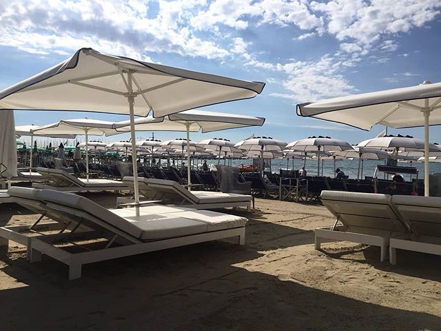 Nel blu dipinto di Bagni Regina.#sunshine #summer #bagniregina #andora #spiaggia #hot #lovelyday