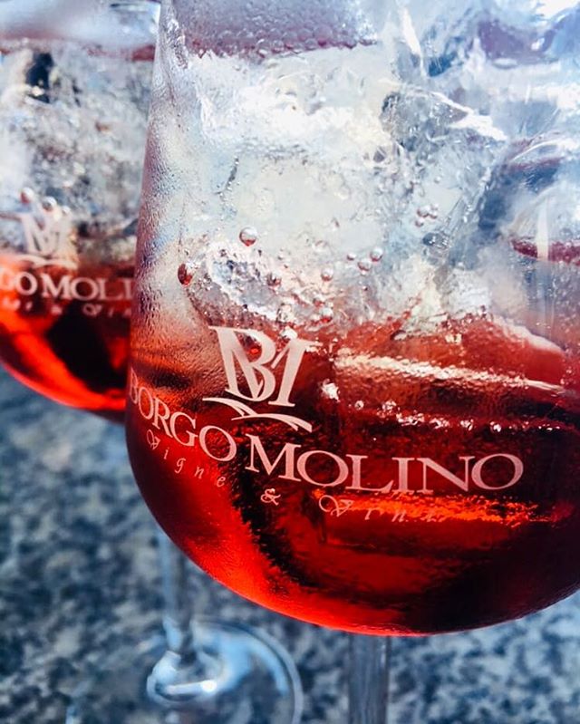 Campari spritz to enjoy your stay.#prosecco #bagniregina #campari #aperitivo #drink #redpassion #red #colors #glass #ice #beach #nice #taste #happy #happines #relax #holiday #summervibes #summer2018 #good #vsco #photography #photooftheday