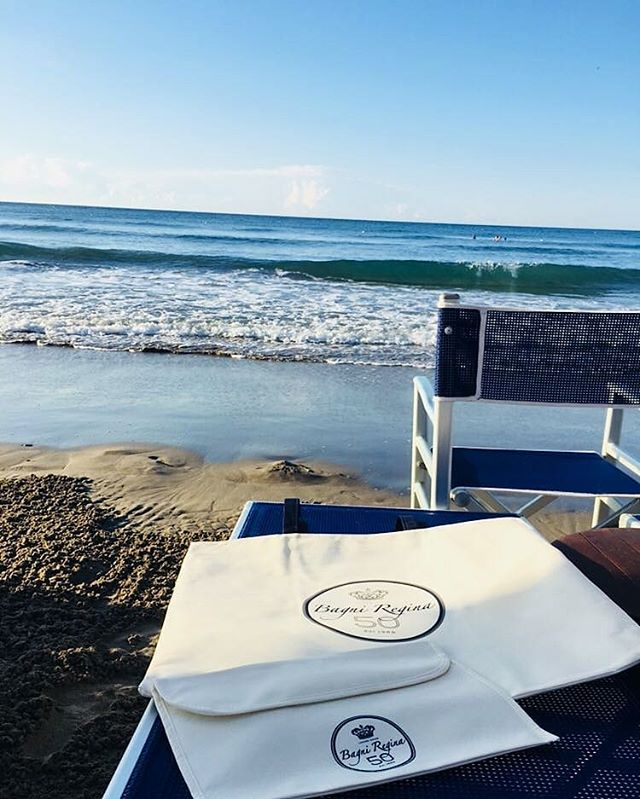 Ferragosto ai Bagni regina è sempre speciale ! Per i nostri clienti questo e altro.#15agosto #ferragosto #summer #bagniregina #andora #beach #mare #seaside #blue #water #presents #bag #50 #spiaggia #vsco #photo #nice #like #photography #picoftheday